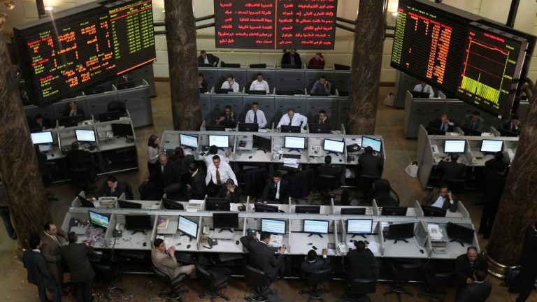 البورصة المصرية تتراجع 4% بختام الجلسة.. والسوقي يتكبد 15 مليار جنيه