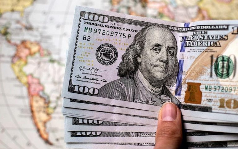 الدولار يرتفع بعدد من البنوك في مستهل تعاملات اليوم