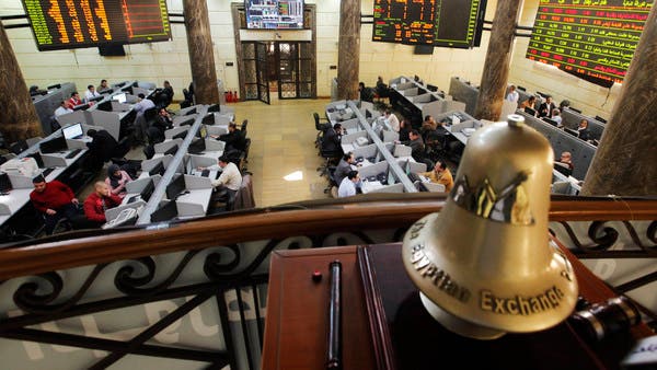 خروج استثمارات الأجانب ومخاوف تراجع الجنيه تهوي ببورصة مصر