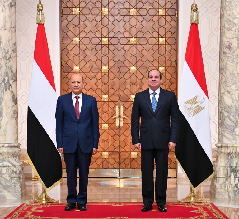 اتفاق مصري يمني على حماية الممرات البحرية وحل أزمة «صافر»