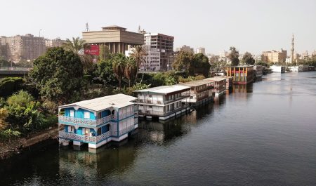 بدعوى مخالفتها.. وزارة الري تقرر إزالة 32 عوامة سكنية على نهر النيل
