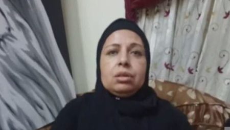 فيديو جديد يغضب المصريين..تحرش جماعي بسائحات في الأهرامات