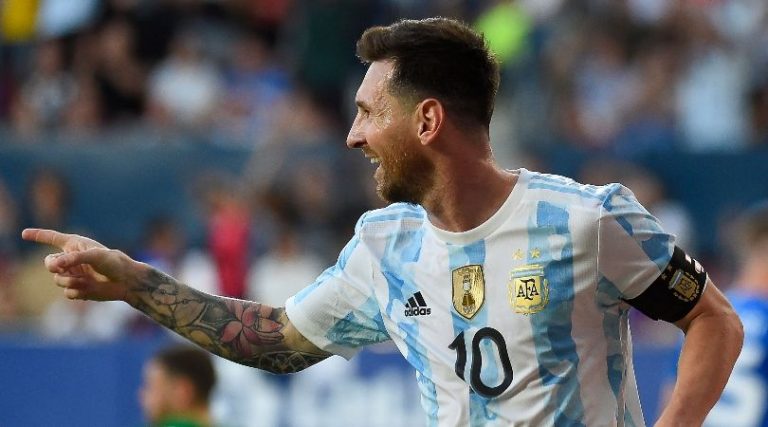 ليونيل ميسي يسجل جميع الأهداف الخمسة للأرجنتين في فوز إستونيا