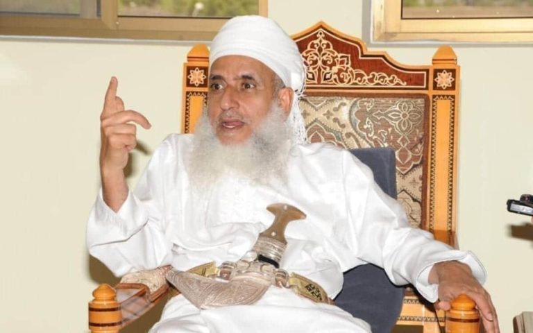 بعد إساءته للنبي محمد.. مفتي عمان يهاجم المتحدث باسم الحاكم في الهند