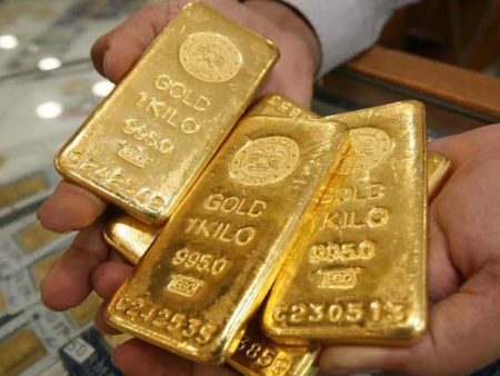 أسعار الذهب عالميا تنخفض لأقل مستوى منذ نحو 4 أشهر