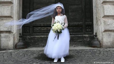 تشريعية النواب تفتح غدا ملف حظر زواج الأطفال