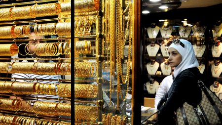 شعبة الذهب: بدء تطبيق ضريبة على مصنعية الذهب بقيمة 10%