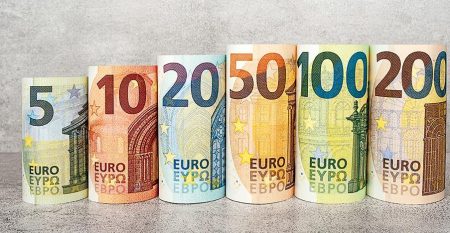 سعر اليورو اليوم الاثنين 26-9-2022 في مستهل تعاملات البنوك المصرية