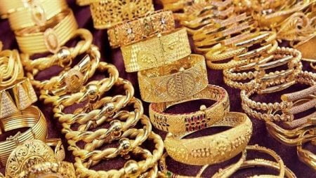 تراجع سعر جرام الذهب 5 جنيهات وعيار 21 يسجل 1038 جنيها