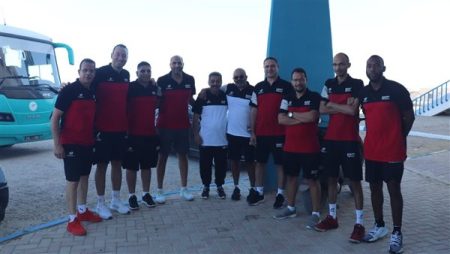 رئيس اتحاد السلة يجتمع بلاعبي المنتخب قبل لقاء تونس