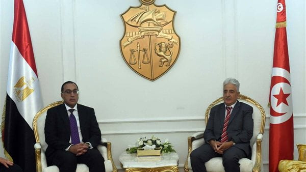 نيابة عن رئيس الجمهورية.. رئيس الوزراء يصل إلى تونس لترؤس وفد مصر فى اجتماعات "تيكاد 8"