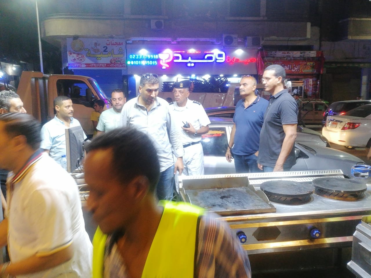 تحرير عدد 6 محاضر الفتح بعد المواعيد المقررة ورفع 733 إشغال من المقاهي والمحلات 6 تحرير عدد 6 محاضر الفتح بعد المواعيد المقررة ورفع 733 إشغال من المقاهي والمحلات