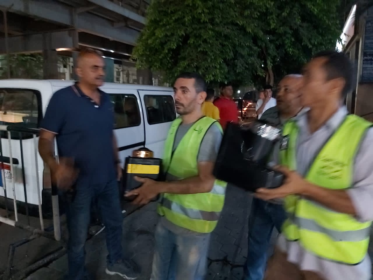تحرير عدد 6 محاضر الفتح بعد المواعيد المقررة ورفع 733 إشغال من المقاهي والمحلات 11 تحرير عدد 6 محاضر الفتح بعد المواعيد المقررة ورفع 733 إشغال من المقاهي والمحلات