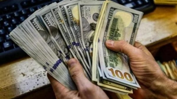الدولار يواصل ارتفاعه في لبنان تزامنا مع إعلان إضراب البنوك