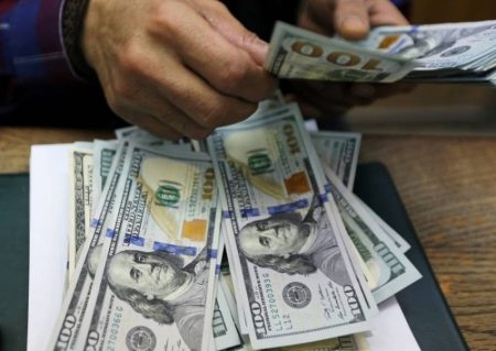 مصرف أبو ظبي الإسلامي مصر و«ميد بنك» يعرضان أعلى سعر لشراء الدولار