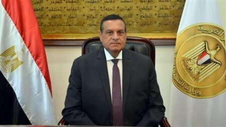 وزير التنمية المحلية يرأس اجتماع تطوير منصة "أيادي مصر" لتسويق المنتجات اليدوية