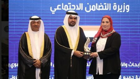 القباج تتسلم جائزة رواد العمل التطوعي العرب بمملكة البحرين