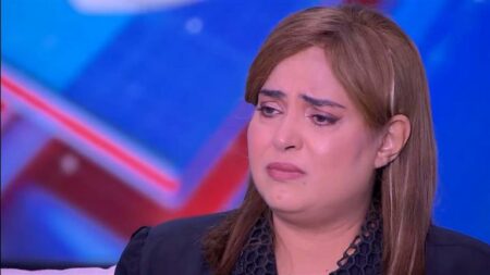وفاء مكي تنهار من البكاء: "بهدلوا هشام سليم في آخر أيامه" (فيديو)