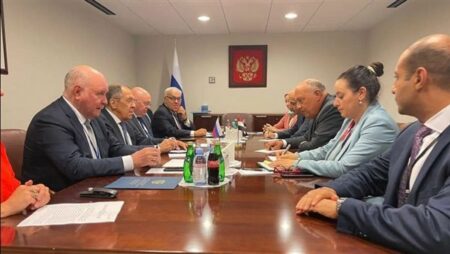 وزير الخارجية يلتقي نظيره الروسي على هامش أعمال الجمعية العامة للأمم المتحدة بنيويورك