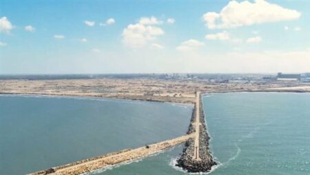 تصوير جوي لأعمال مشروع حاجز الأمواج الشرقي الجديد لميناء دمياط