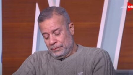 شريف منير يبكي على الهواء بسبب هشام سليم (فيديو)