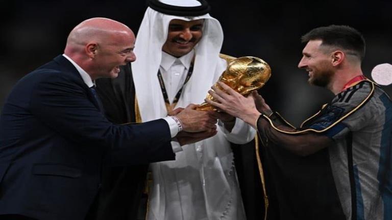 ماذا قال أمير طعيمة عن ارتداء ميسي "العباءة العربية" بعد التتويج بكأس العالم؟