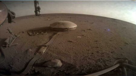 الصورة الأخيرة من المريخ.. رائد الكوكب الأحمر على وشك الموت