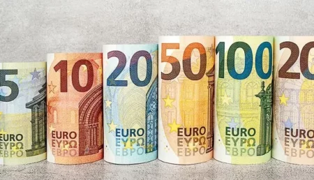 سعر اليورو أمام الجنيه اليوم الأربعاء 1-2-2023 في مصر
