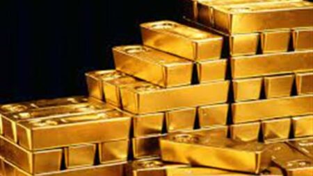متراجعا 0.03%.. عمليات بيع حادة للذهب تتسبب في هبوط الأسعار عالميًا