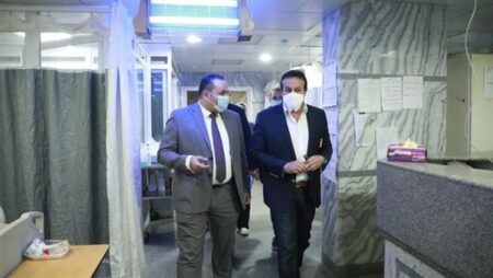 وزير الصحة يتفقد مستشفيي المنيرة العام وأحمد ماهر التعليمي في جولة مفاجئة