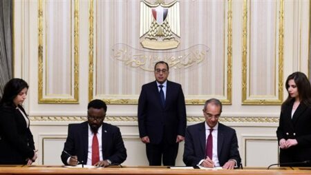 رئيس الوزراء يشهد توقيع مذكرة تعاون بين مصر والصومال في مجال الاتصالات والبريد