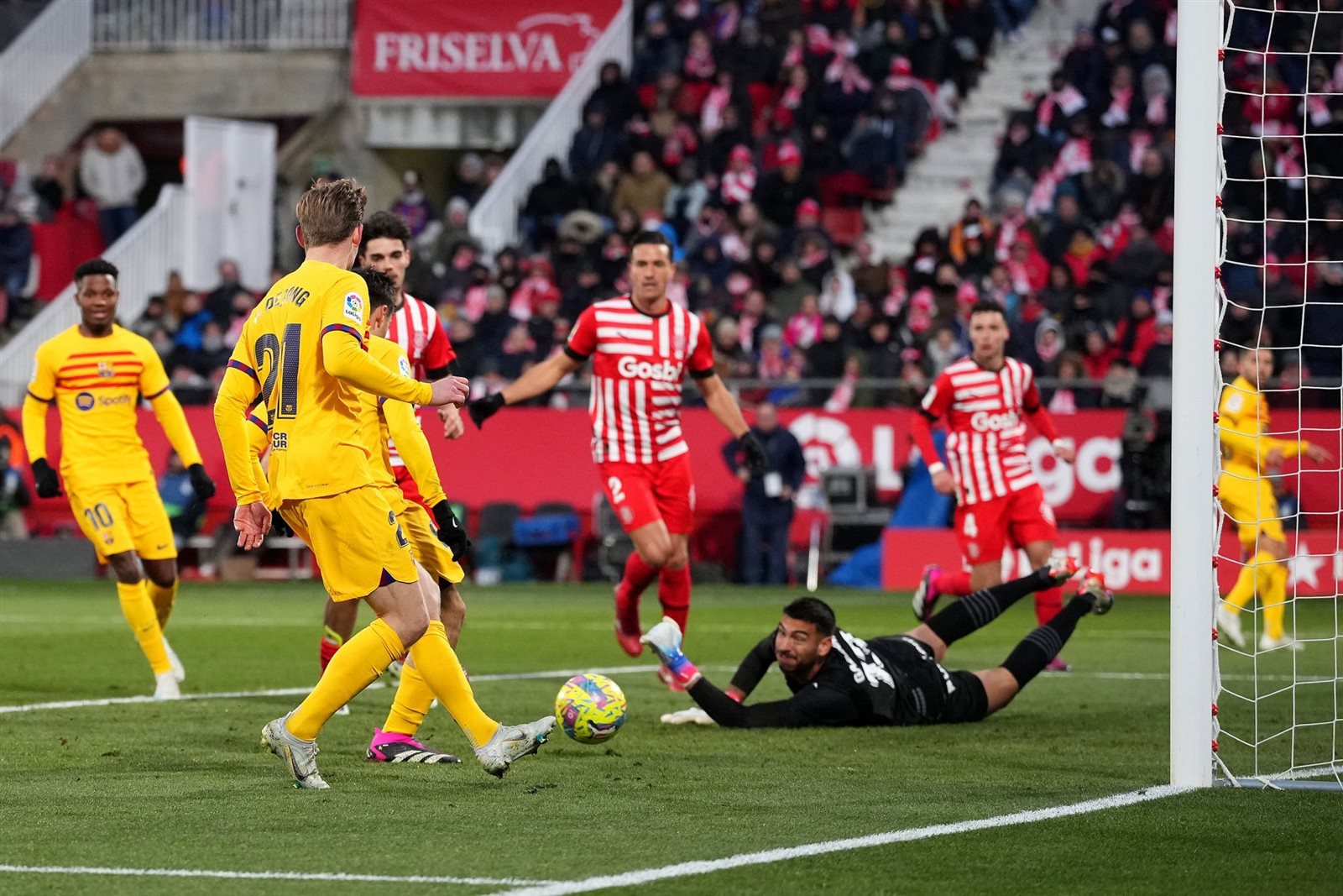 برشلونة يفوز على جيرونا 0/1 ويعزز صدارة الدوري الإسباني (فيديو وصور) 2 برشلونة يفوز على جيرونا 0/1 ويعزز صدارة الدوري الإسباني (فيديو وصور)