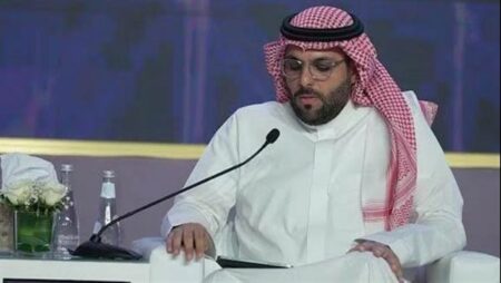 السعودية: نسعى لزيادة أعداد الحجاج والمعتمرين وتسهيل التأشيرات