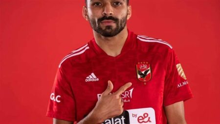 الأهلي، استقبال خاص من لاعبي الأحمر لخالد عبد الفتاح (صور)