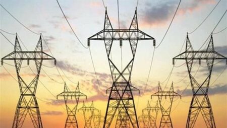 الكهرباء: نعمل على رفع قدرة خط الربط الكهربائي بين مصر والأردن