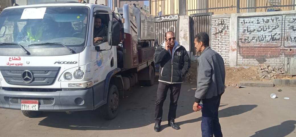 رئيس حي جنوب الجيزة: انتشار معدات شفط مياه الأمطار وتطهير الأماكن الناقلة للأمراض 5 رئيس حي جنوب الجيزة: انتشار معدات شفط مياه الأمطار وتطهير الأماكن الناقلة للأمراض