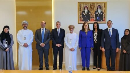 وزيرة التخطيط تلتقي عددًا من المسئولين بسلطنة عمان