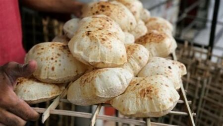 الحكومة تكشف حقيقة رفع سعر رغيف الخبز المدعم