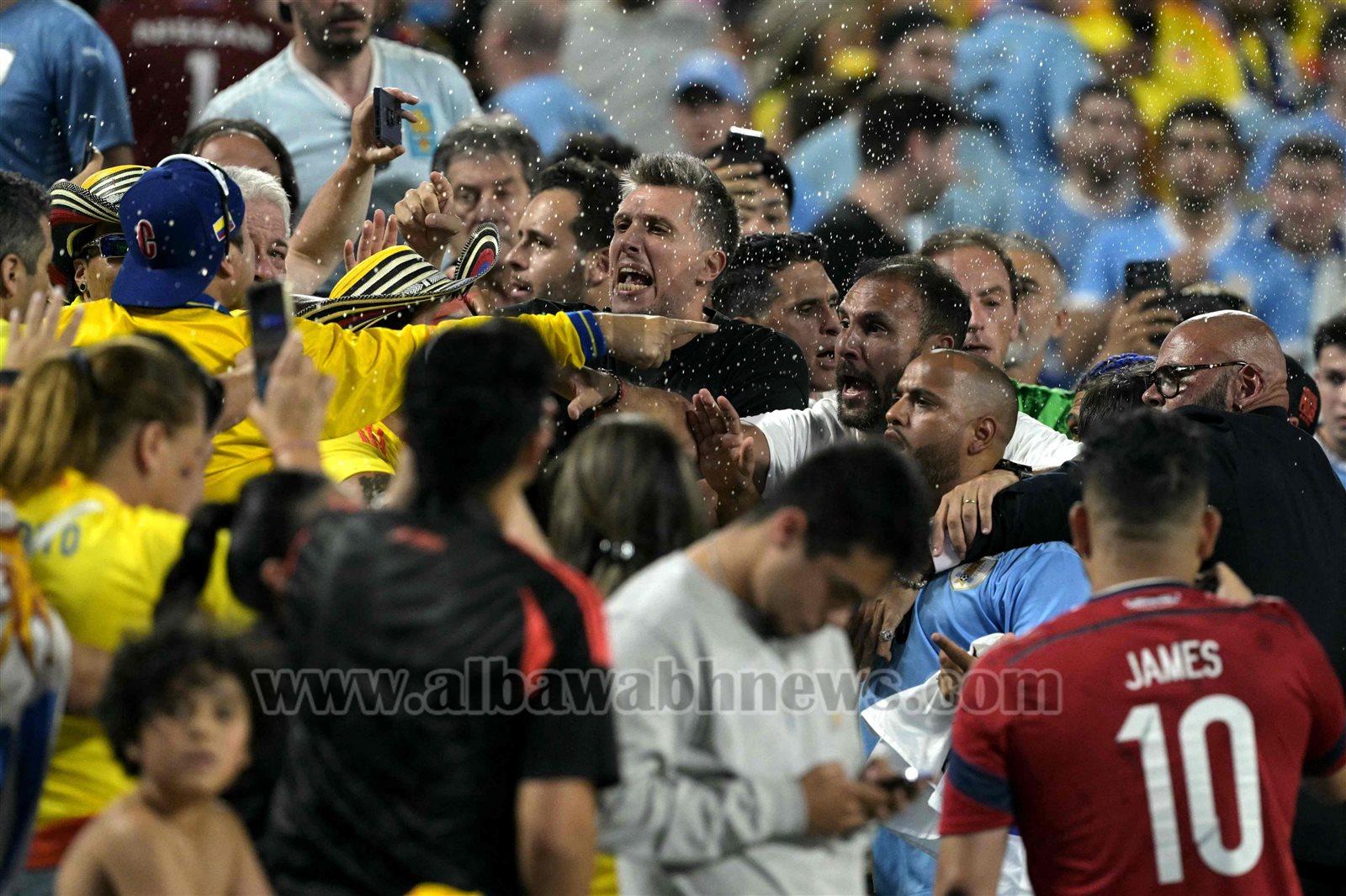 اشتباكات مباراة أوروجواي كولومبيا 3