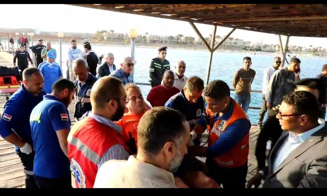 القوات البحرية تشارك فى إنقاذ عدد من الأفراد بنطاق البحر الأحمر.. صور 4 القوات البحرية تشارك فى إنقاذ عدد من الأفراد بنطاق البحر الأحمر.. صور