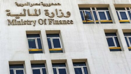 وزارة المالية تقبل عروض لشراء أذون خزانة بقيمة 75.2 مليار جنيه