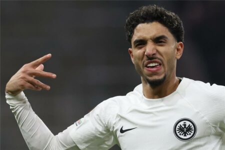 ليفربول يمنح عمر مرموش لنادِ إنجليزي على طبق من ذهب
