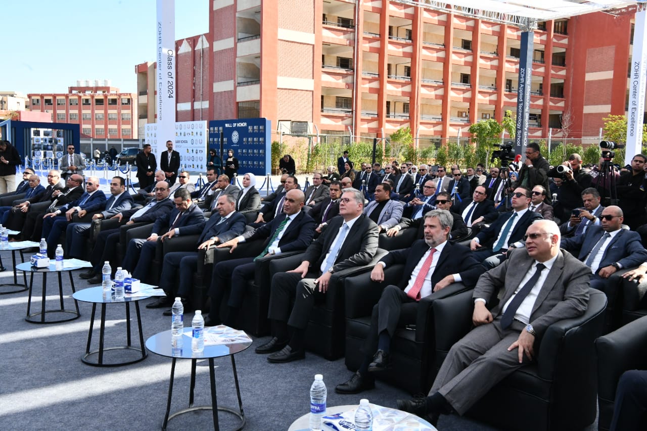 وزيرا البترول والتعليم يشهدان تخرج الدفعة الأولى من خريجى مدرسة ظٌهر للتكنولوجيا التطبيقية 4 وزيرا البترول والتعليم يشهدان تخرج الدفعة الأولى من خريجى مدرسة ظٌهر للتكنولوجيا التطبيقية