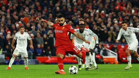 محمد صلاح يهدر ركلة جزاء في ليلة كسر العقدة