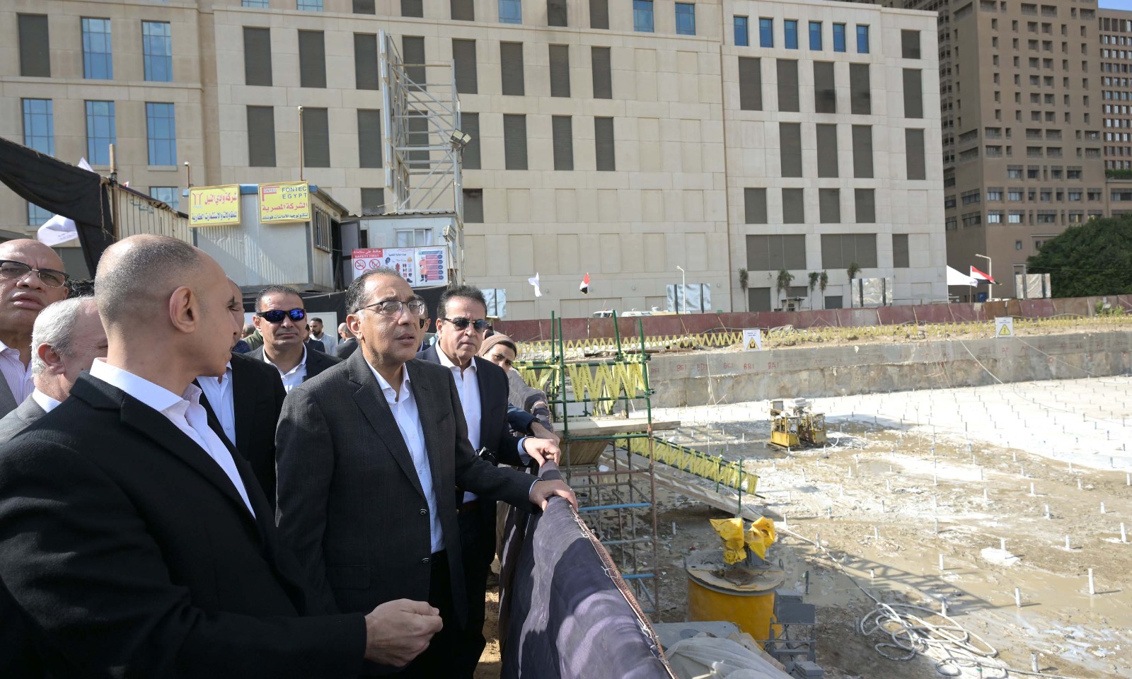 رئيس الوزراء يتفقد مشروع إنشاء مستشفى بولاق أبو العلا العام الجديد.. صور 2 رئيس الوزراء يتفقد مشروع إنشاء مستشفى بولاق أبو العلا العام الجديد.. صور
