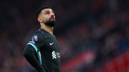 تصريحاته قنبلة موقوتة.. محمد صلاح والمناورات مع ليفربول.. رامي عباس وجماهير الريدز سلاحا الفرعون المصري للضغط على إدارة الريدز لتجديد عقده