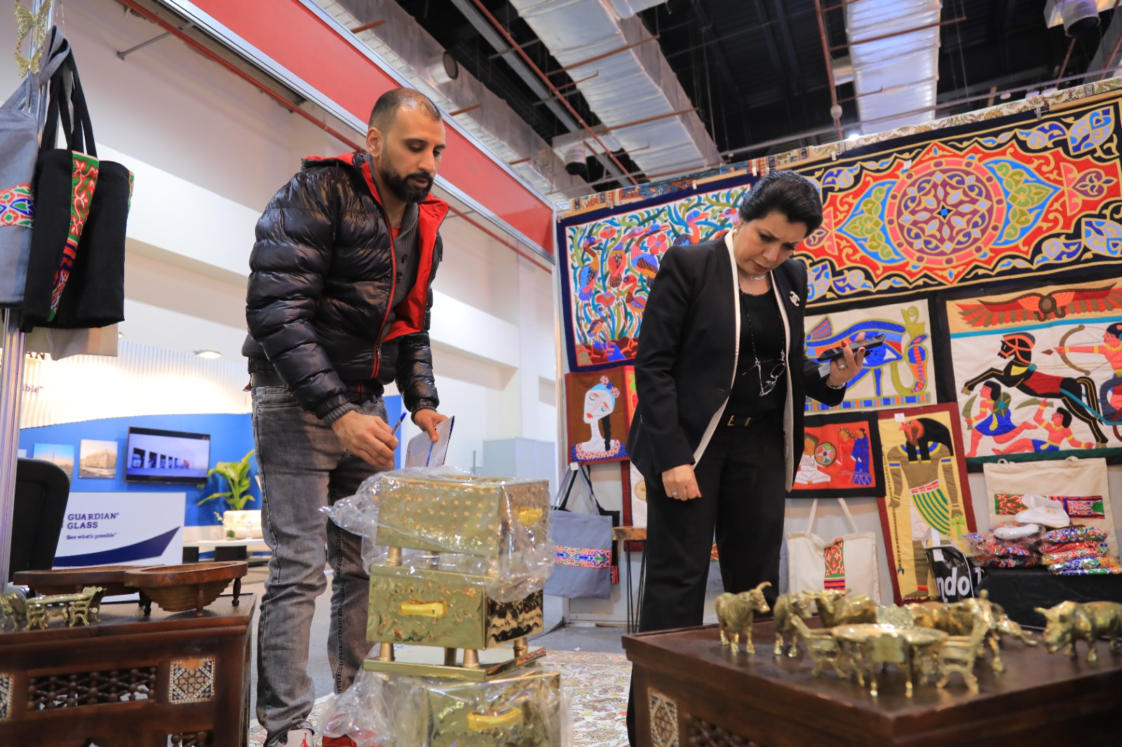 التضامن تشارك بجناح للحرف اليدوية والتراثية في المعرض الدولي السنوي للصناعة 10 التضامن تشارك بجناح للحرف اليدوية والتراثية في المعرض الدولي السنوي للصناعة