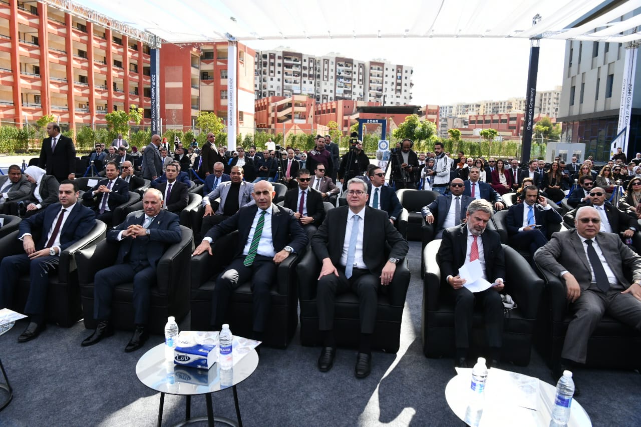وزيرا البترول والتعليم يشهدان تخرج الدفعة الأولى من خريجى مدرسة ظٌهر للتكنولوجيا التطبيقية 7 وزيرا البترول والتعليم يشهدان تخرج الدفعة الأولى من خريجى مدرسة ظٌهر للتكنولوجيا التطبيقية