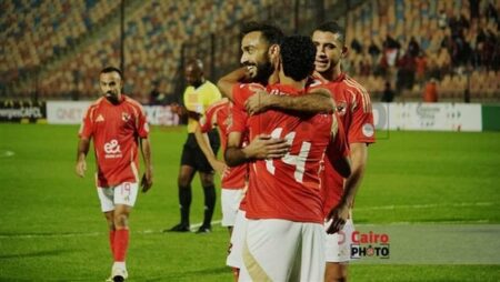نهاية الشوط الأول لـ مباراة الأهلي وستاد أبيدجان.. الأحمر يتقدم بثلاثية مقابل هدف
