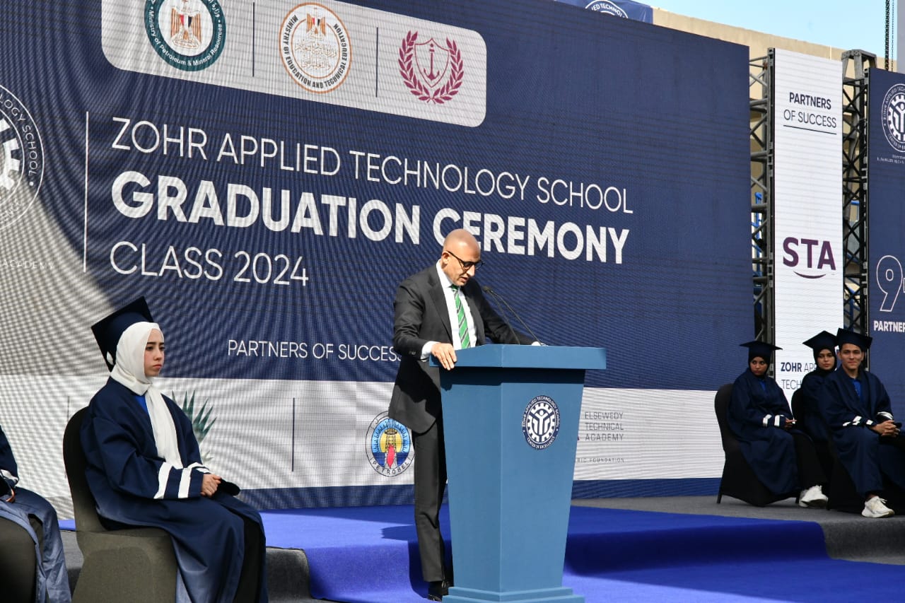 وزيرا البترول والتعليم يشهدان تخرج الدفعة الأولى من خريجى مدرسة ظٌهر للتكنولوجيا التطبيقية 1 وزيرا البترول والتعليم يشهدان تخرج الدفعة الأولى من خريجى مدرسة ظٌهر للتكنولوجيا التطبيقية